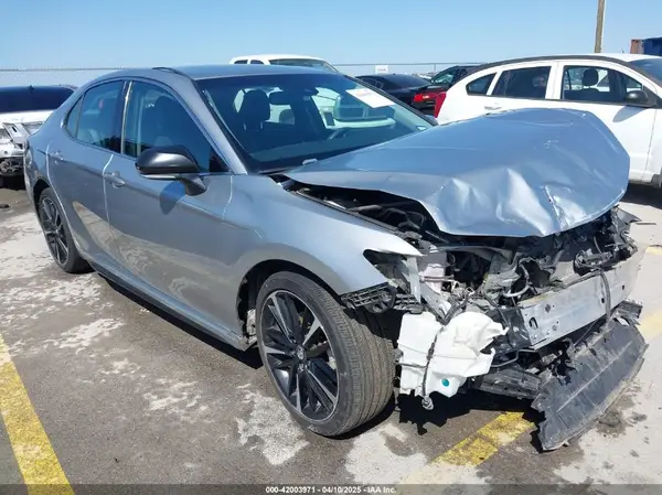 4T1B61HK8JU073562 2018 TOYOTA CAMRY - Image 1