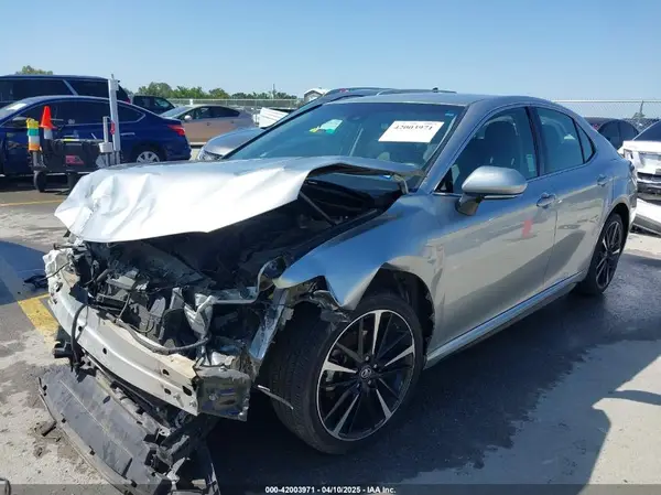 4T1B61HK8JU073562 2018 TOYOTA CAMRY - Image 2