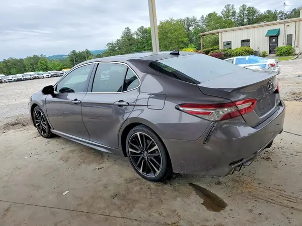 4T1B61HK8JU077692 2018 TOYOTA CAMRY - Image 2