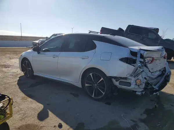 4T1B61HK8JU092287 2018 TOYOTA CAMRY - Image 2