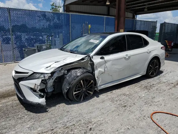 4T1B61HK8JU100758 2018 TOYOTA CAMRY - Image 1