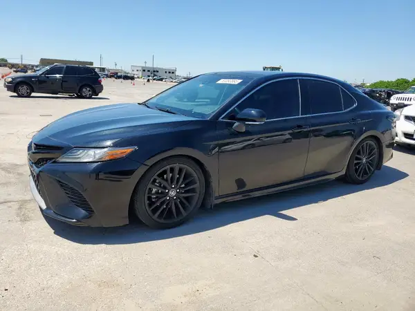 4T1B61HK8JU105068 2018 TOYOTA CAMRY - Image 1