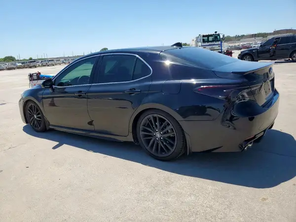4T1B61HK8JU105068 2018 TOYOTA CAMRY - Image 2