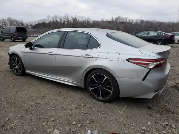 4T1B61HK8JU119570 2018 TOYOTA CAMRY - Image 2