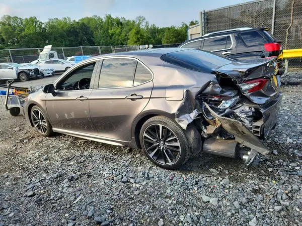 4T1B61HK8JU121125 2018 TOYOTA CAMRY - Image 2