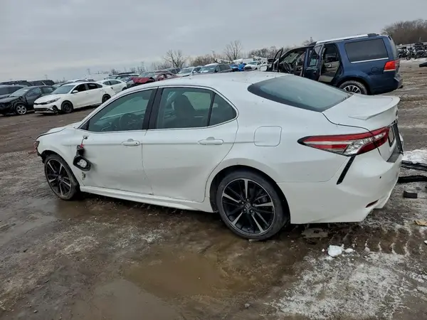 4T1B61HK8JU123442 2018 TOYOTA CAMRY - Image 2