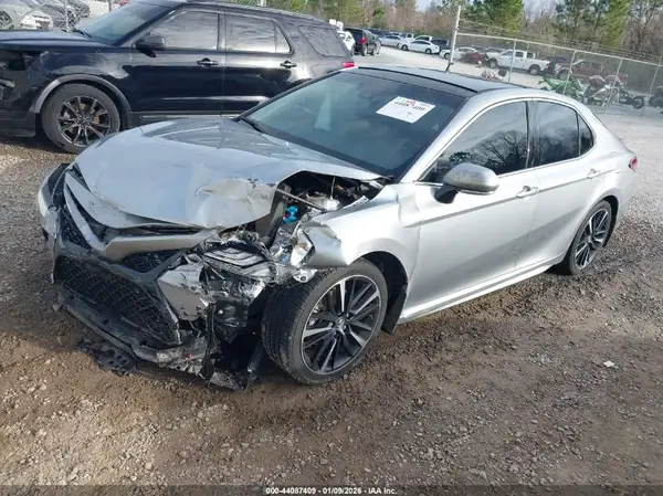 4T1B61HK8JU125420 2018 TOYOTA CAMRY - Image 2