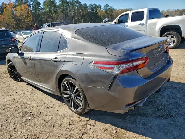 4T1B61HK8JU125935 2018 TOYOTA CAMRY - Image 2