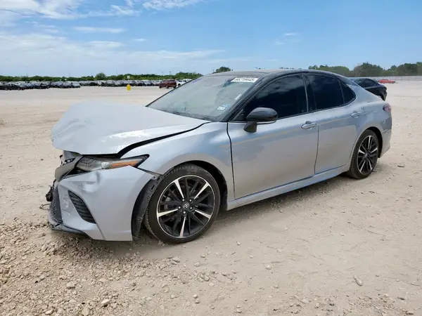 4T1B61HK8JU130519 2018 TOYOTA CAMRY - Image 1