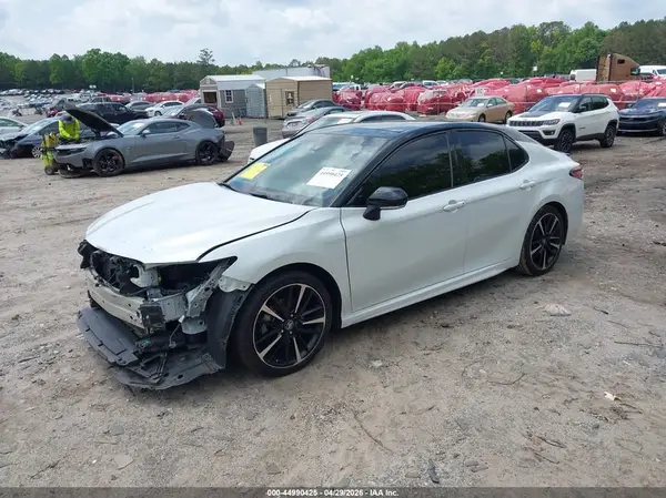 4T1B61HK8JU131976 2018 TOYOTA CAMRY - Image 2