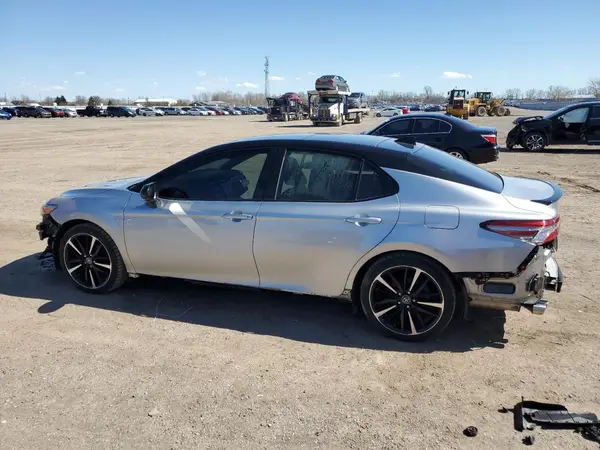 4T1B61HK8JU134330 2018 TOYOTA CAMRY - Image 2