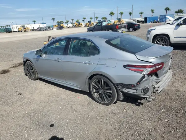 4T1B61HK8JU135008 2018 TOYOTA CAMRY - Image 2