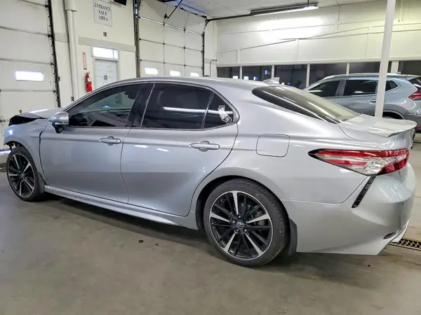 4T1B61HK8JU136840 2018 TOYOTA CAMRY - Image 2