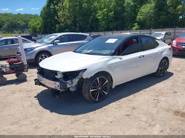 4T1B61HK8JU143836 2018 TOYOTA CAMRY - Image 2