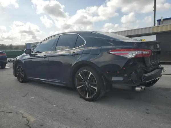 4T1B61HK8JU147479 2018 TOYOTA CAMRY - Image 2