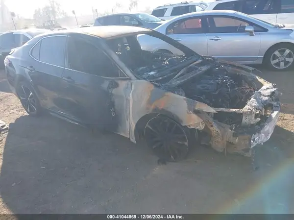 4T1B61HK8JU148261 2018 TOYOTA CAMRY - Image 1