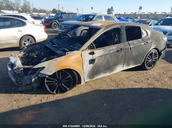 4T1B61HK8JU148261 2018 TOYOTA CAMRY - Image 2