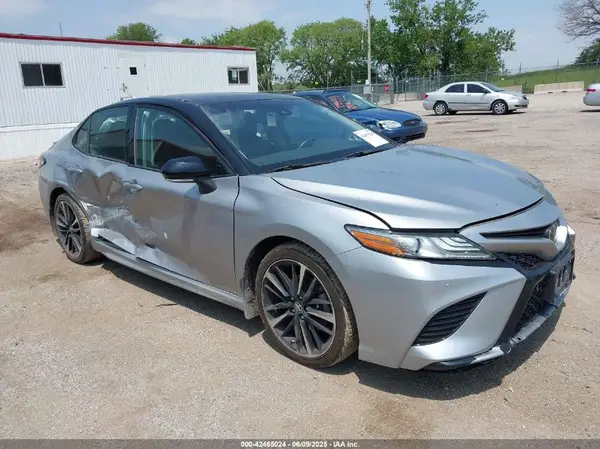 4T1B61HK8JU148437 2018 TOYOTA CAMRY - Image 1