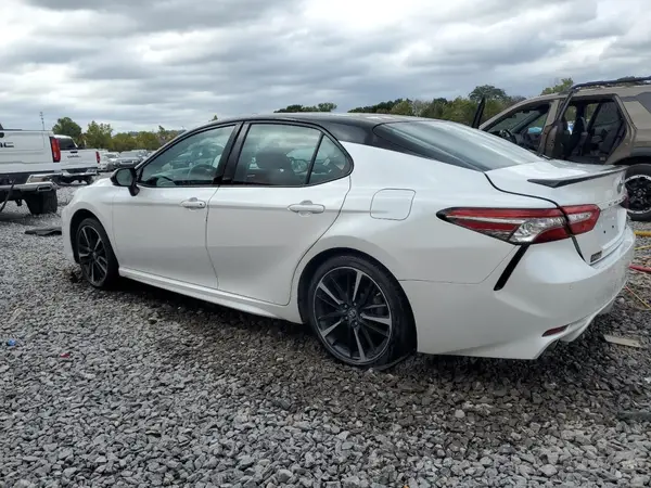 4T1B61HK8JU153590 2018 TOYOTA CAMRY - Image 2