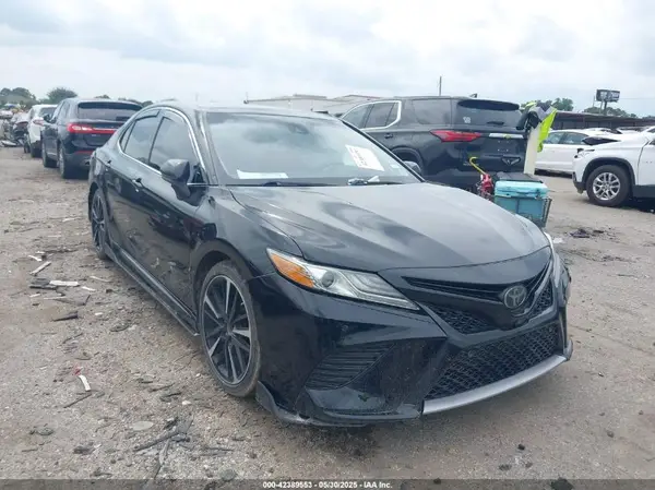 4T1B61HK8JU153976 2018 TOYOTA CAMRY - Image 1
