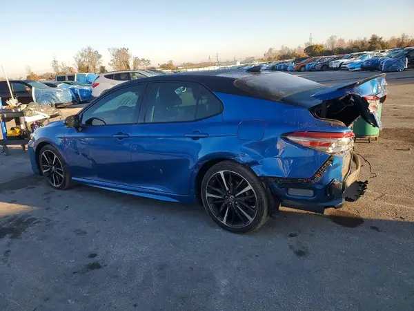 4T1B61HK8JU156974 2018 TOYOTA CAMRY - Image 2