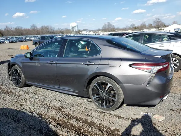 4T1B61HK8JU157851 2018 TOYOTA CAMRY - Image 2