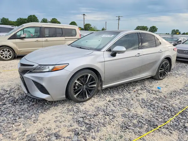 4T1B61HK8JU158742 2018 TOYOTA CAMRY - Image 1