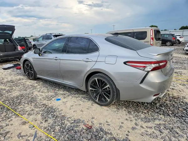 4T1B61HK8JU158742 2018 TOYOTA CAMRY - Image 2