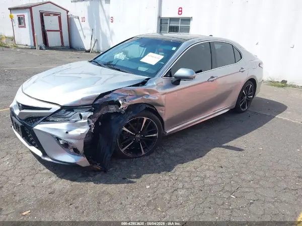 4T1B61HK8JU521251 2018 TOYOTA CAMRY - Image 2