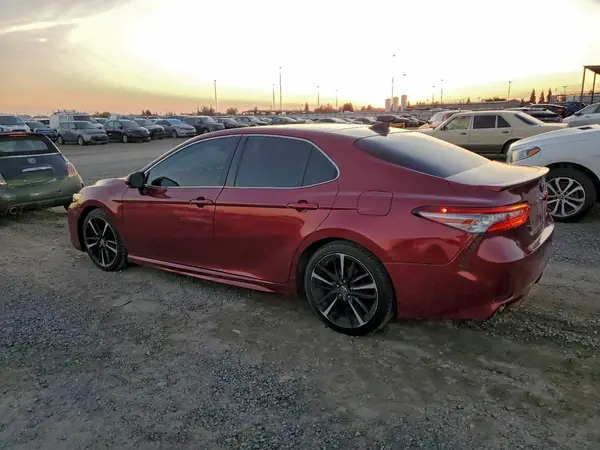 4T1B61HK8JU524148 2018 TOYOTA CAMRY - Image 2