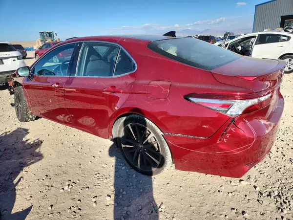 4T1B61HK8JU526868 2018 TOYOTA CAMRY - Image 2