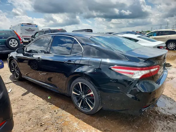 4T1B61HK8JU562947 2018 TOYOTA CAMRY - Image 2