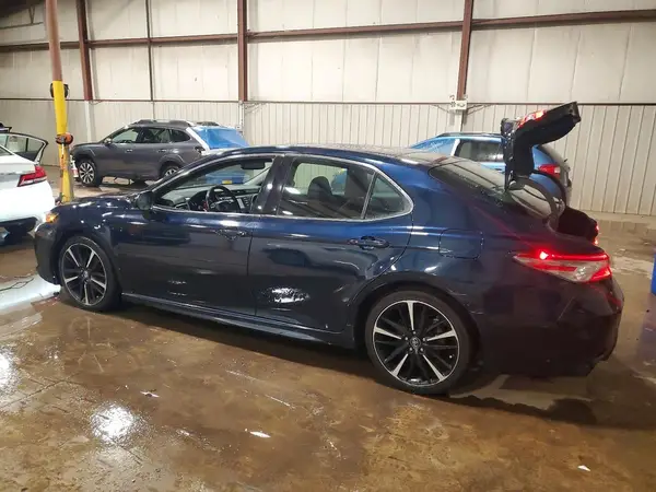 4T1B61HK8JU580221 2018 TOYOTA CAMRY - Image 2