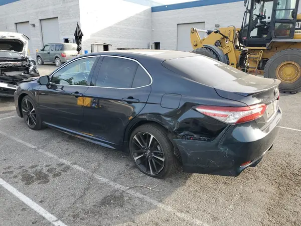 4T1B61HK8JU609636 2018 TOYOTA CAMRY - Image 2