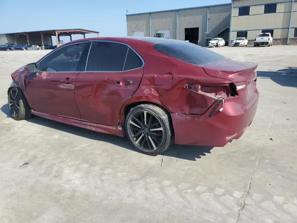 4T1B61HK8JU625528 2018 TOYOTA CAMRY - Image 2