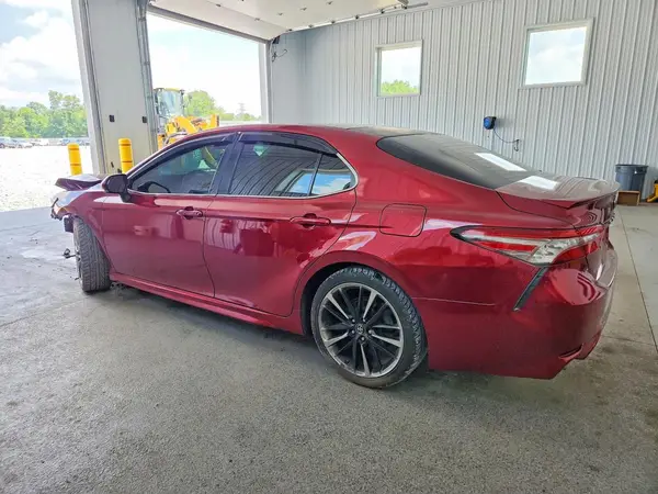 4T1B61HK8JU641065 2018 TOYOTA CAMRY - Image 2