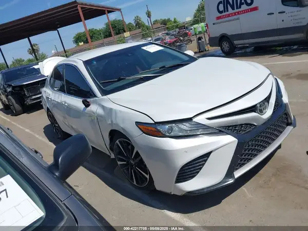 4T1B61HK8JU642085 2018 TOYOTA CAMRY - Image 1