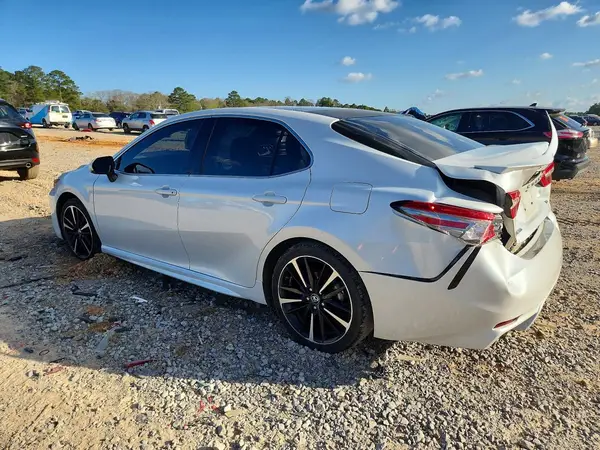 4T1B61HK8JU643236 2018 TOYOTA CAMRY - Image 2