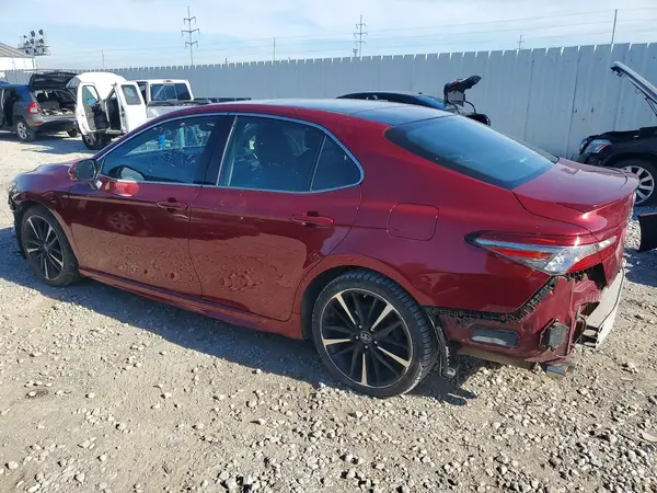 4T1B61HK8JU643270 2018 TOYOTA CAMRY - Image 2
