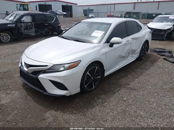 4T1B61HK8JU649232 2018 TOYOTA CAMRY - Image 2