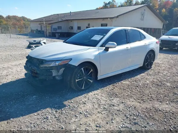 4T1B61HK8JU650882 2018 TOYOTA CAMRY - Image 2
