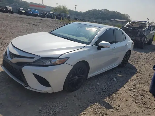 4T1B61HK8JU662658 2018 TOYOTA CAMRY - Image 1