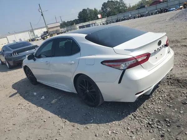 4T1B61HK8JU662658 2018 TOYOTA CAMRY - Image 2