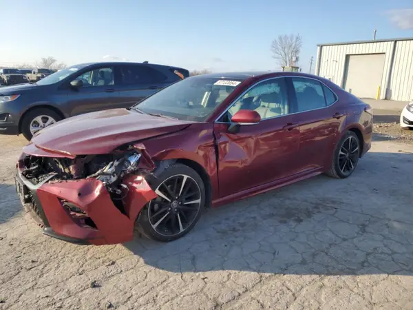 4T1B61HK8JU663518 2018 TOYOTA CAMRY - Image 1
