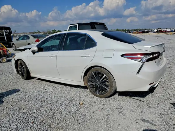 4T1B61HK8JU664894 2018 TOYOTA CAMRY - Image 2