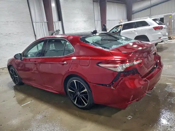 4T1B61HK8JU666449 2018 TOYOTA CAMRY - Image 2