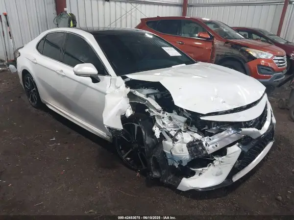 4T1B61HK8JU668301 2018 TOYOTA CAMRY - Image 1