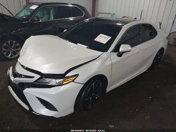 4T1B61HK8JU668301 2018 TOYOTA CAMRY - Image 2