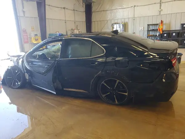 4T1B61HK8JU672915 2018 TOYOTA CAMRY - Image 2