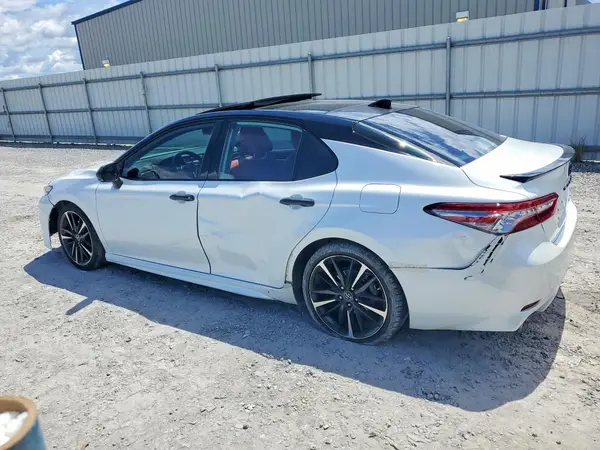 4T1B61HK8KU180239 2019 TOYOTA CAMRY - Image 2